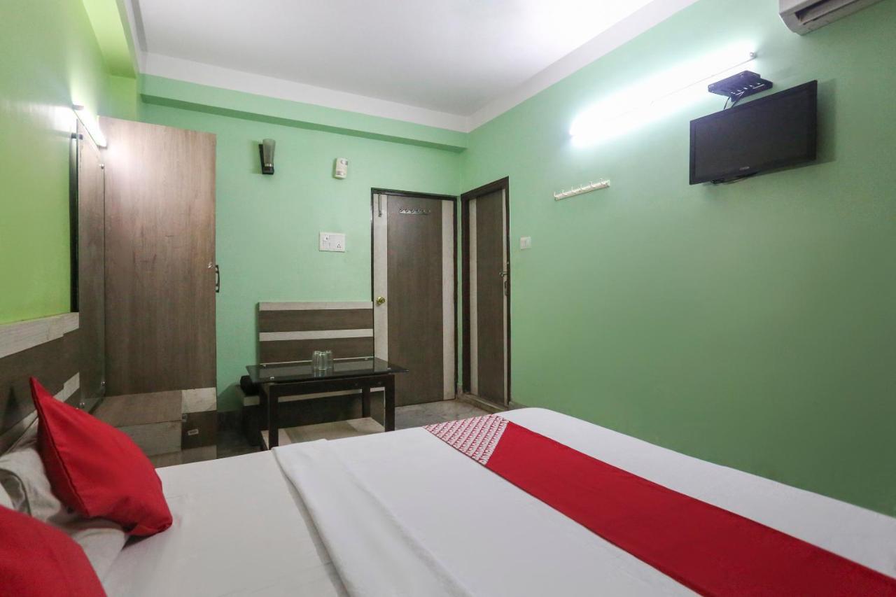Oyo 60609 Hotel Tanushree Rampurhat Buitenkant foto